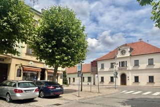 „Stává se z toho mrtvé náměstí.“ Z centra obce vše mizí, stěžují si místní - Seznam Zprávy
